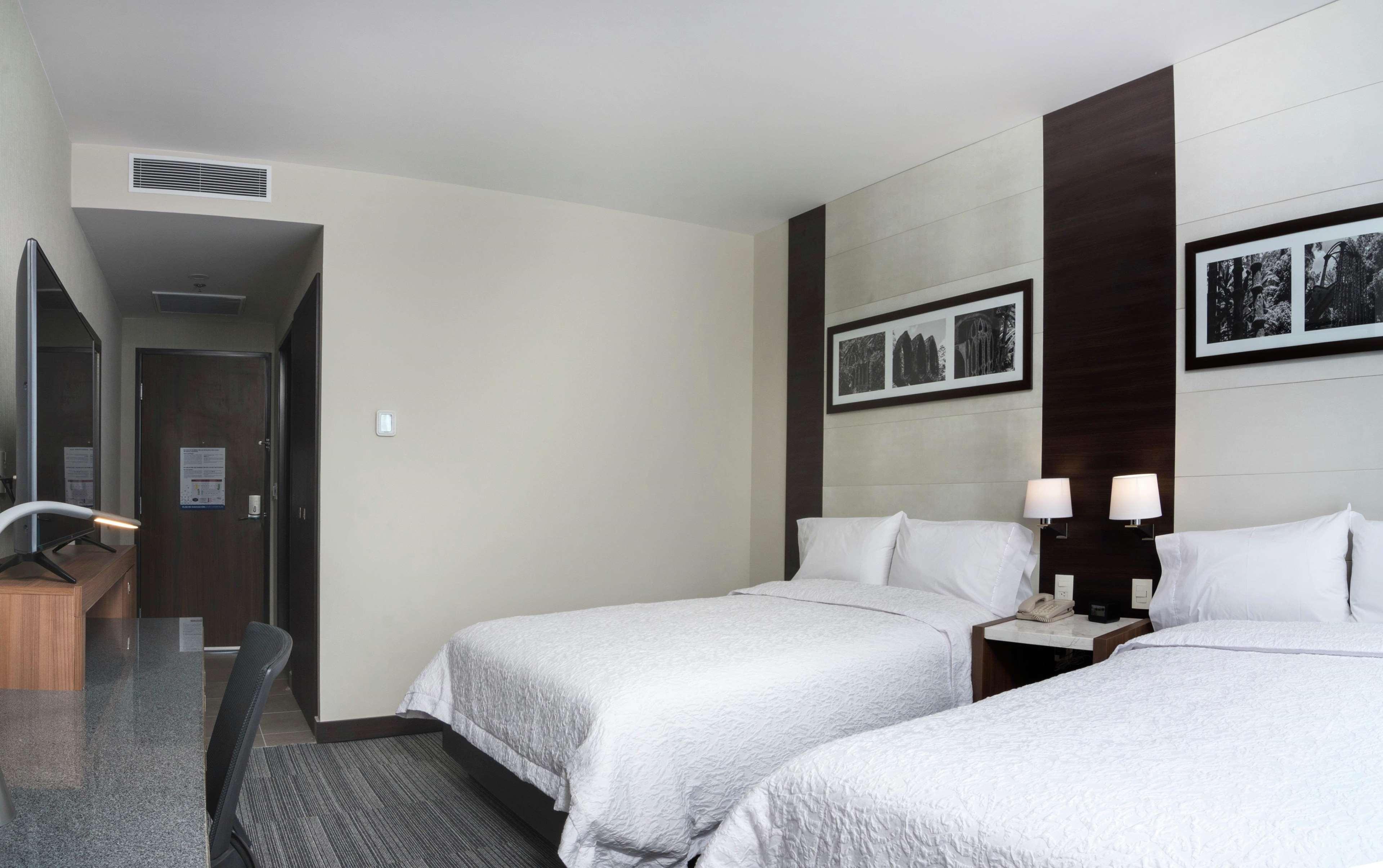 Hampton Inn And Suites San Luis Potosi Slp Esterno foto