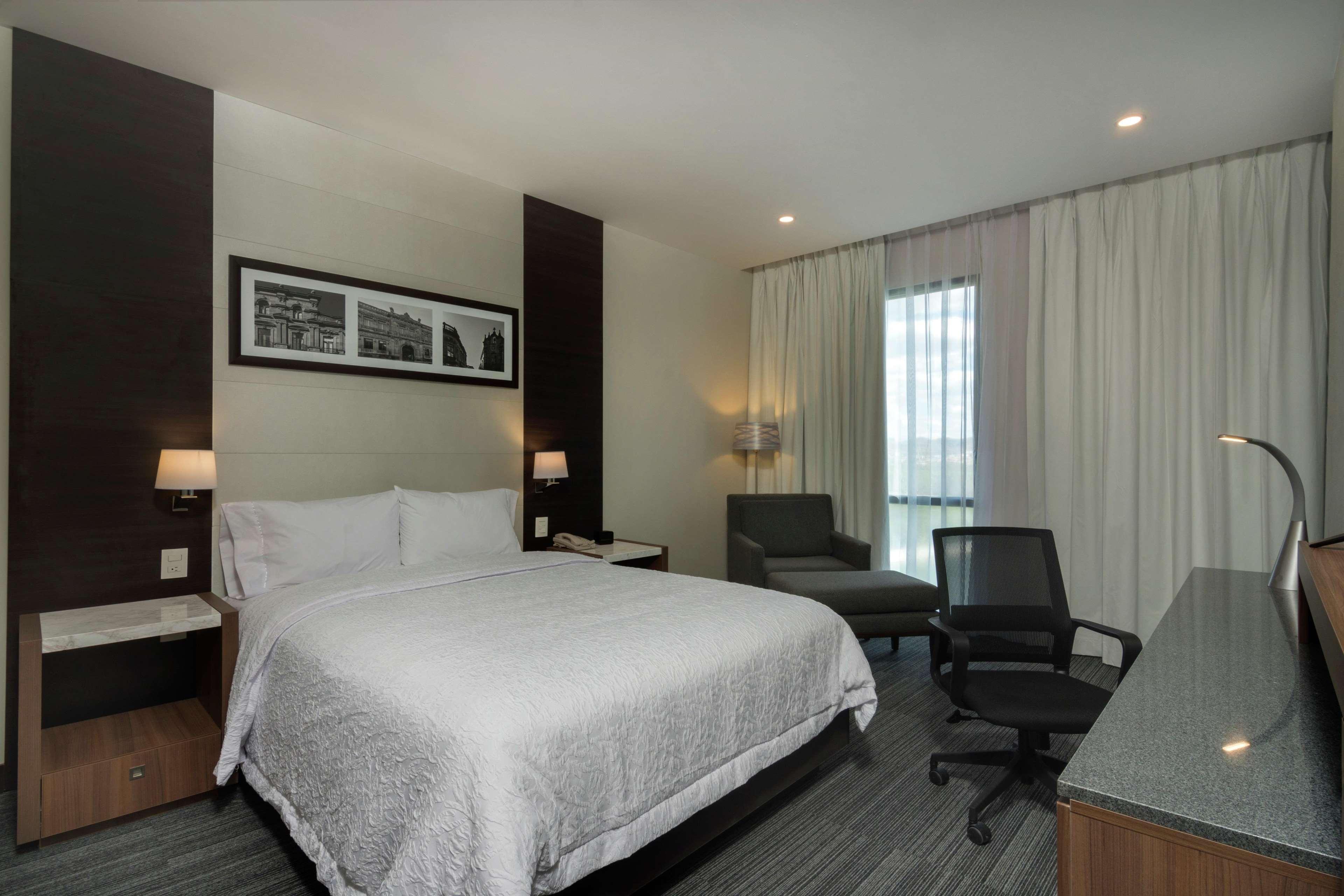 Hampton Inn And Suites San Luis Potosi Slp Esterno foto