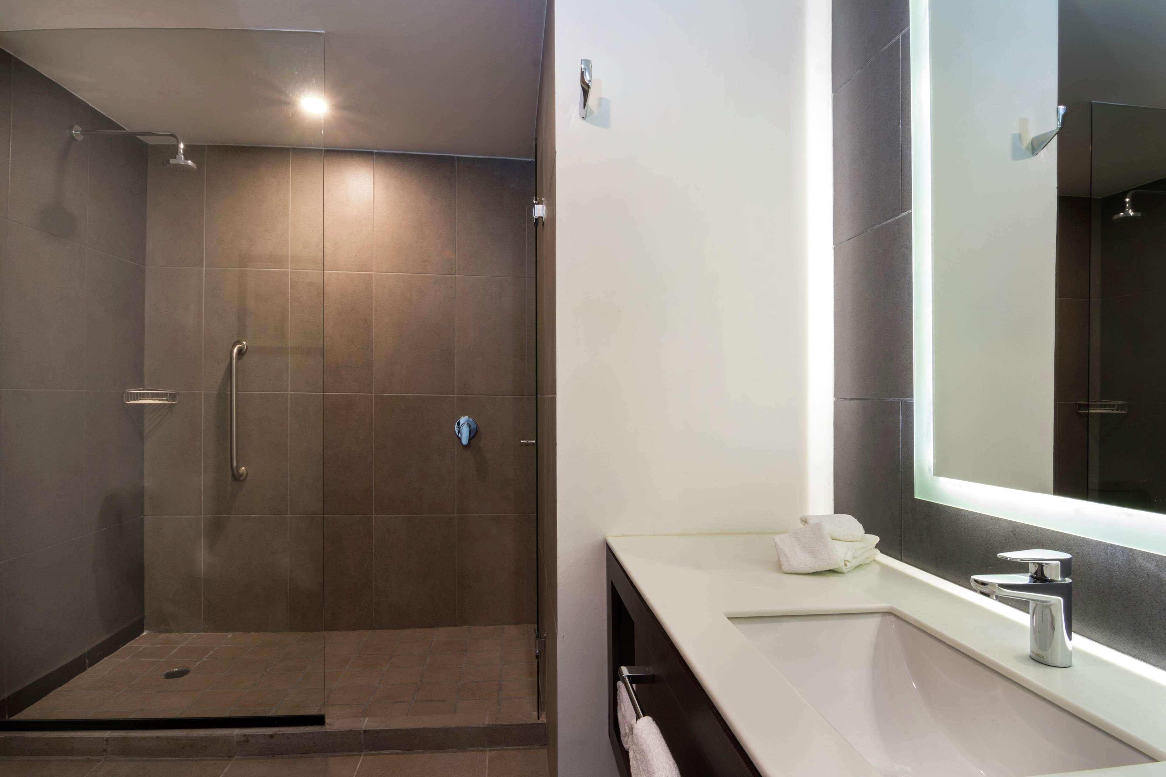 Hampton Inn And Suites San Luis Potosi Slp Esterno foto