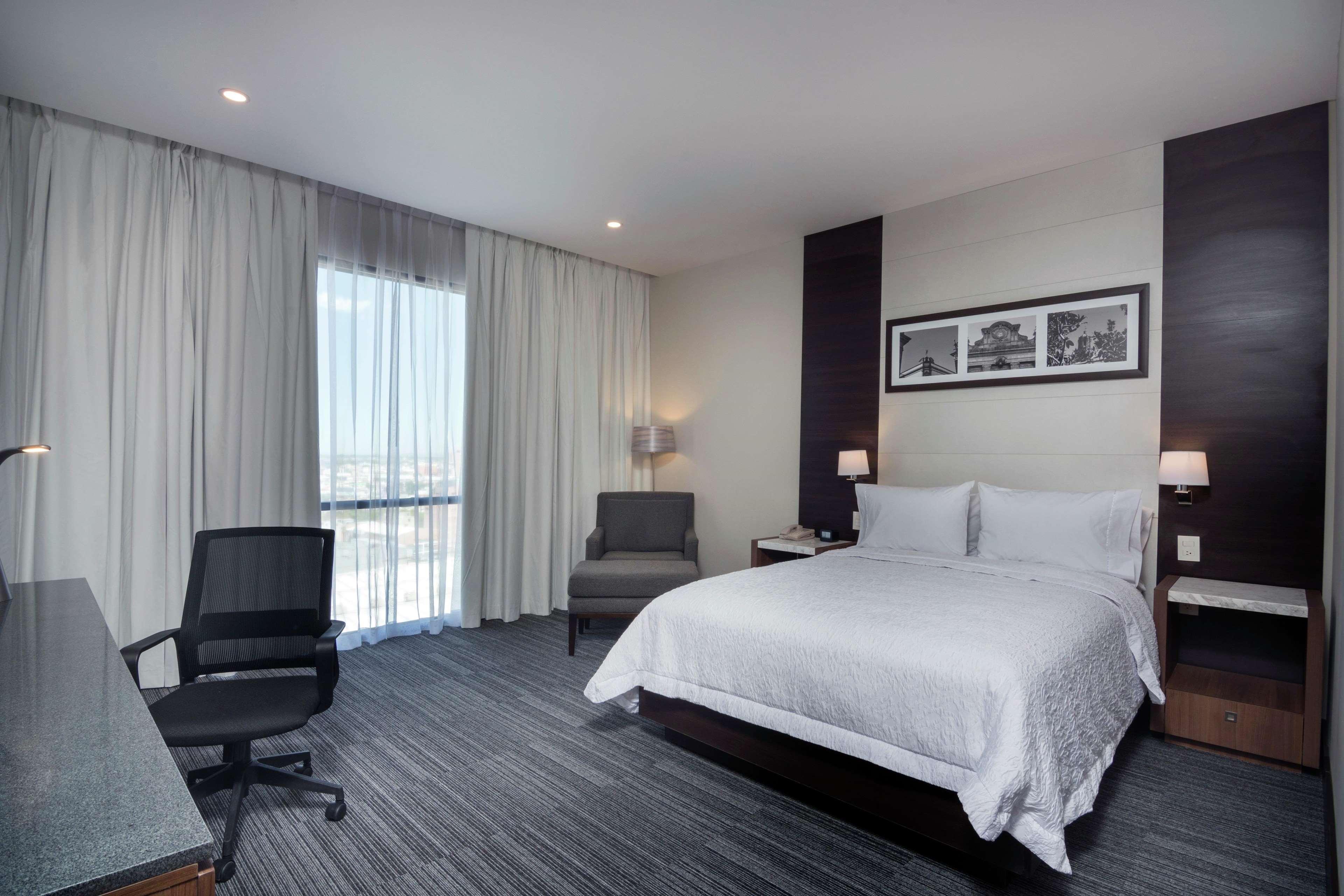 Hampton Inn And Suites San Luis Potosi Slp Esterno foto