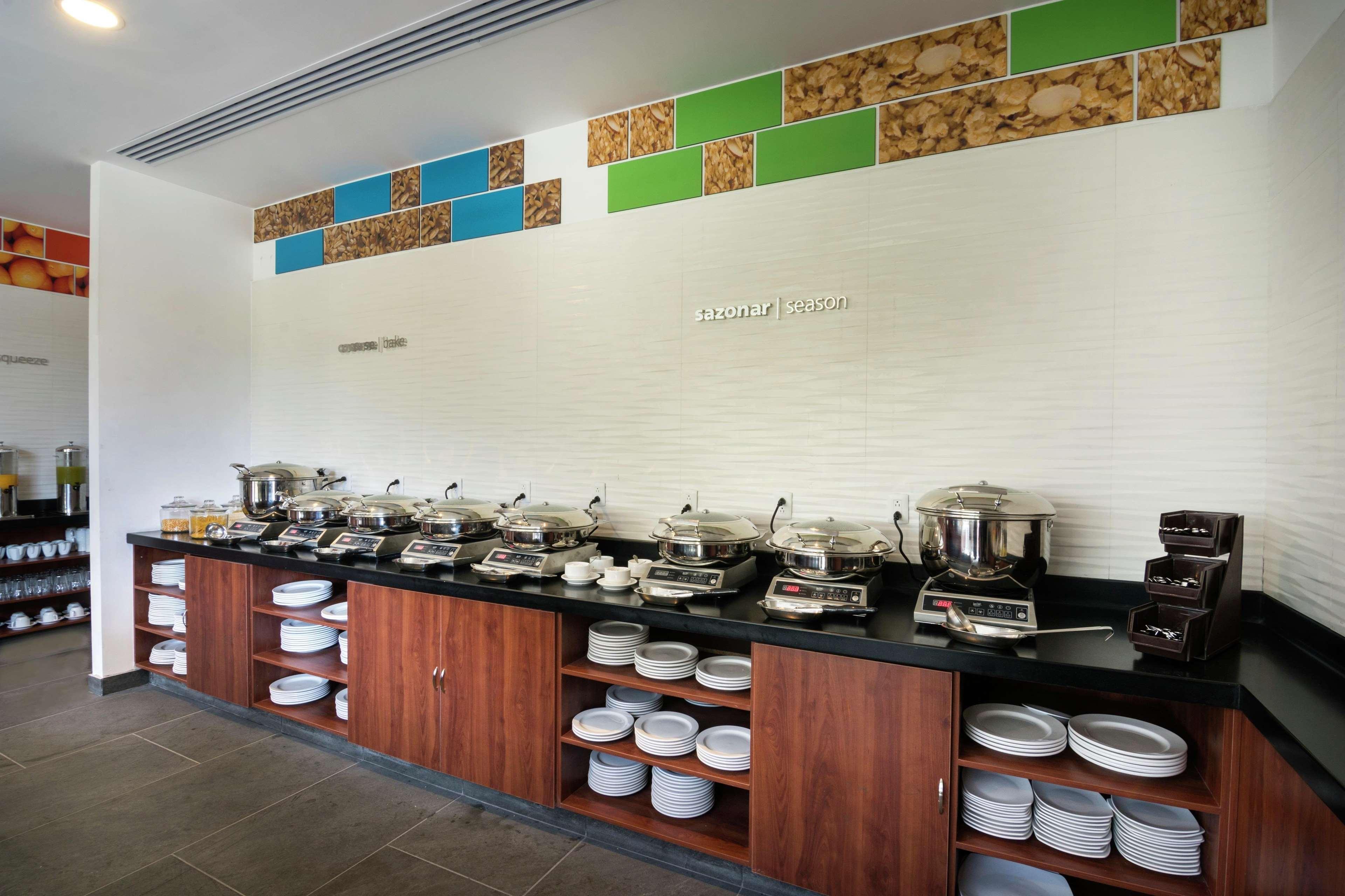 Hampton Inn And Suites San Luis Potosi Slp Esterno foto